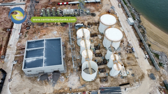Tanques aparafusados de aço revestidos com epóxi para armazenamento industrial: contenção versátil de líquidos industriais